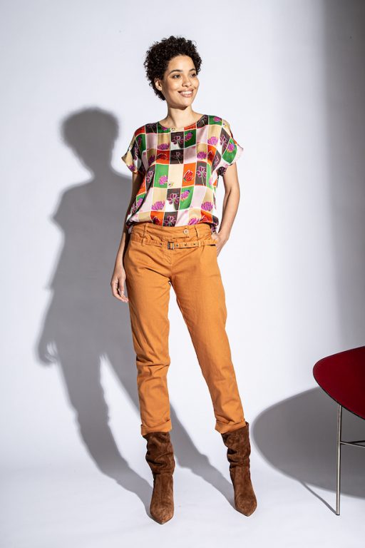 Funky Staff Blouse Como New Flower
